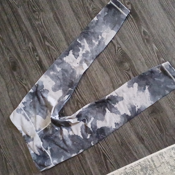 🔥🔥🔥Lululemon Wunder Under floral platoon Silver spoon cropped leggings 8 grey - Picture 2 of 13